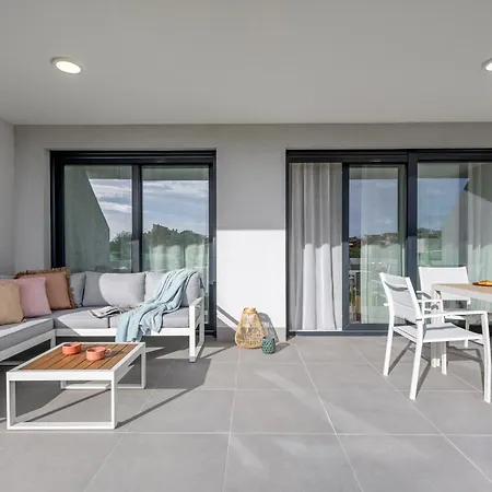 Sea Side Punta Prima By Valonia Апартаменты *
